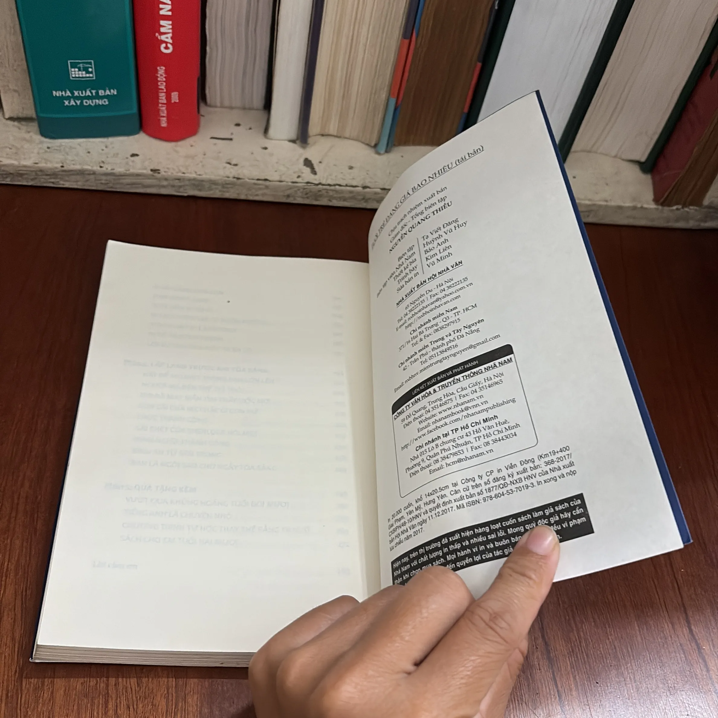 II Sách Kỹ Năng: Tuổi Trẻ Đáng Giá Bao Nhiêu? - ROSIE NGUYỄN - 2017 640133