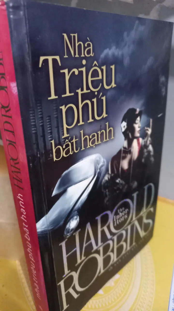 nhà triệu phú bất hạnh