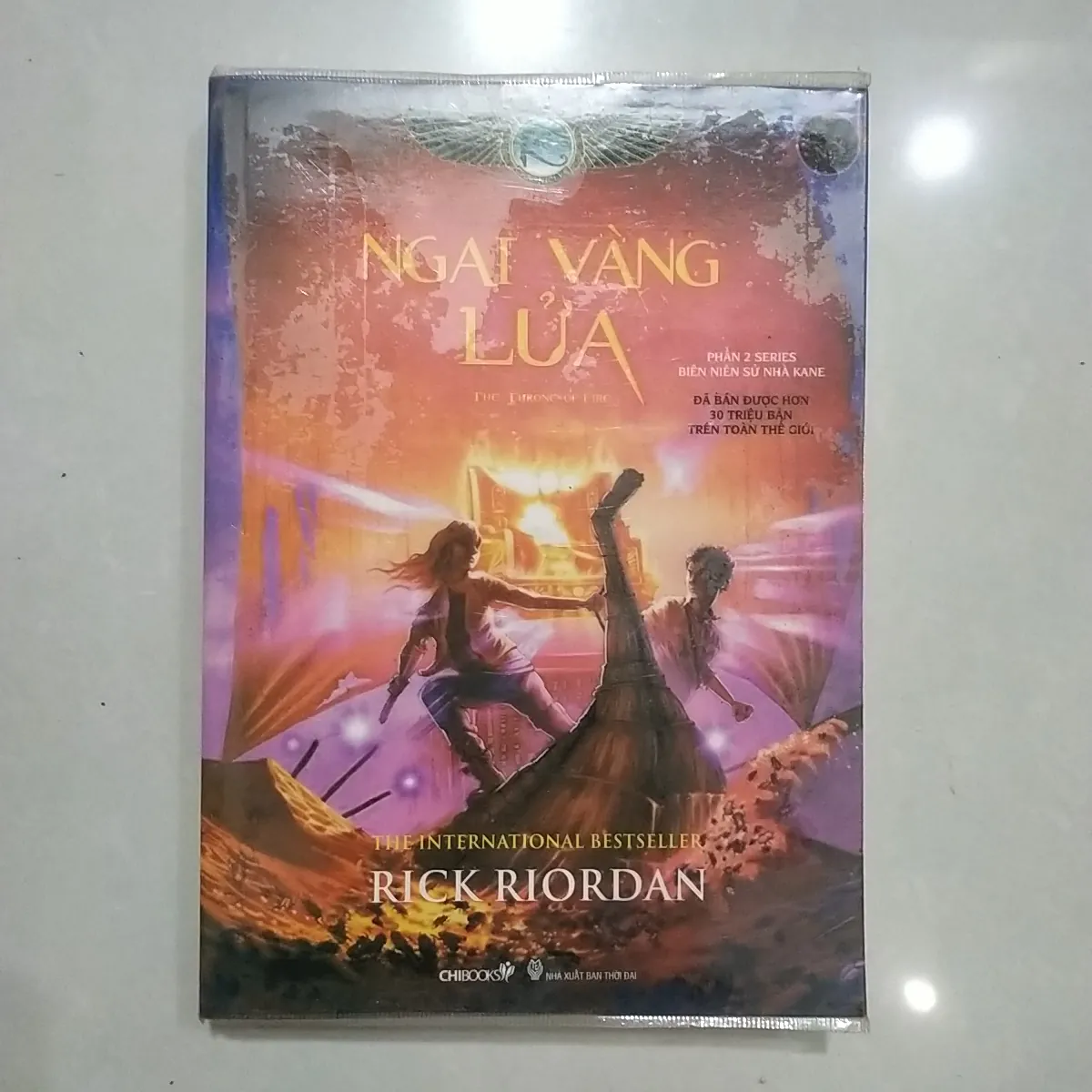Sách Cũ - Ngai Vàng Lửa