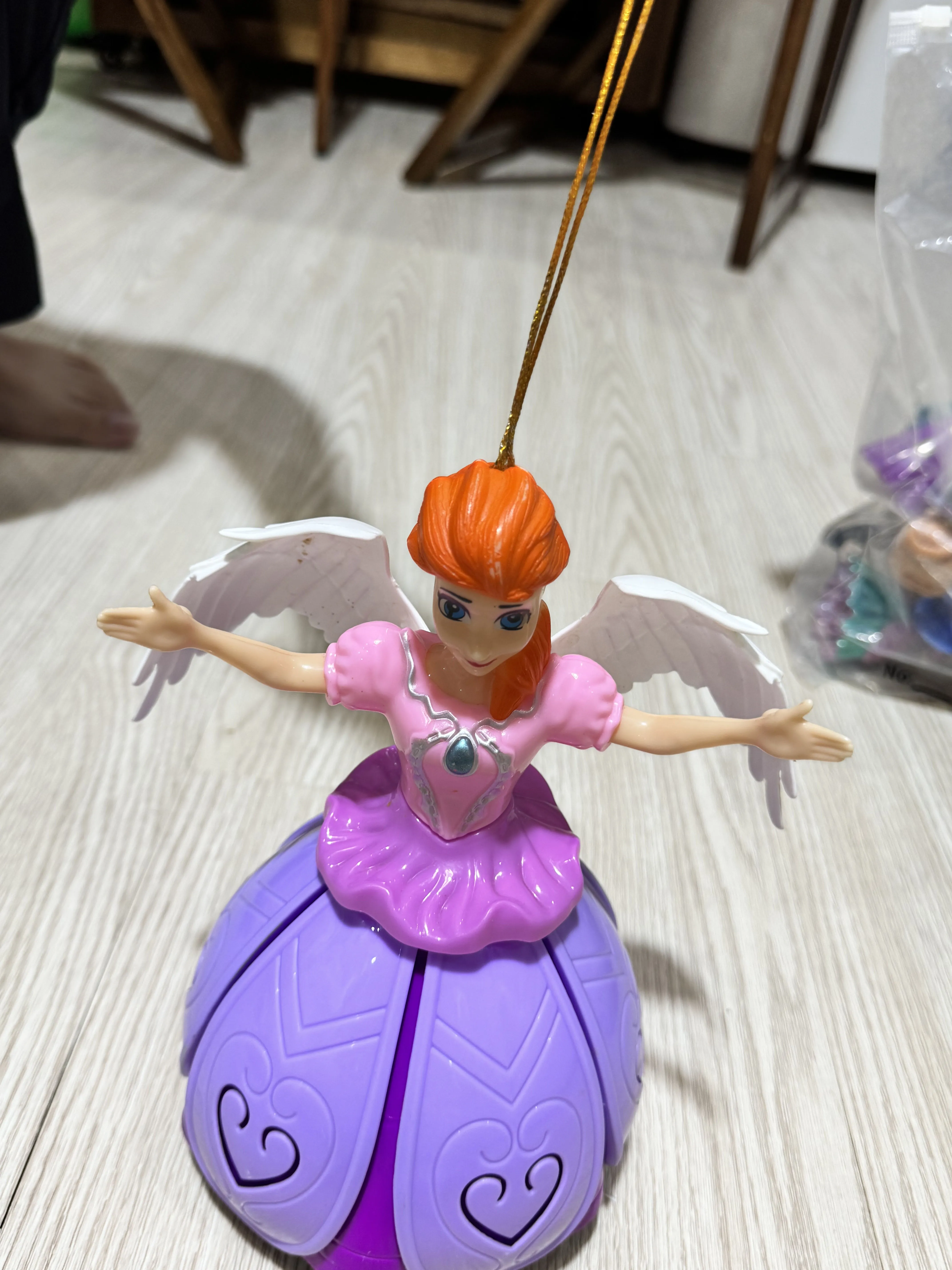 Cho tặng đồ trẻ em người lớn 1008438