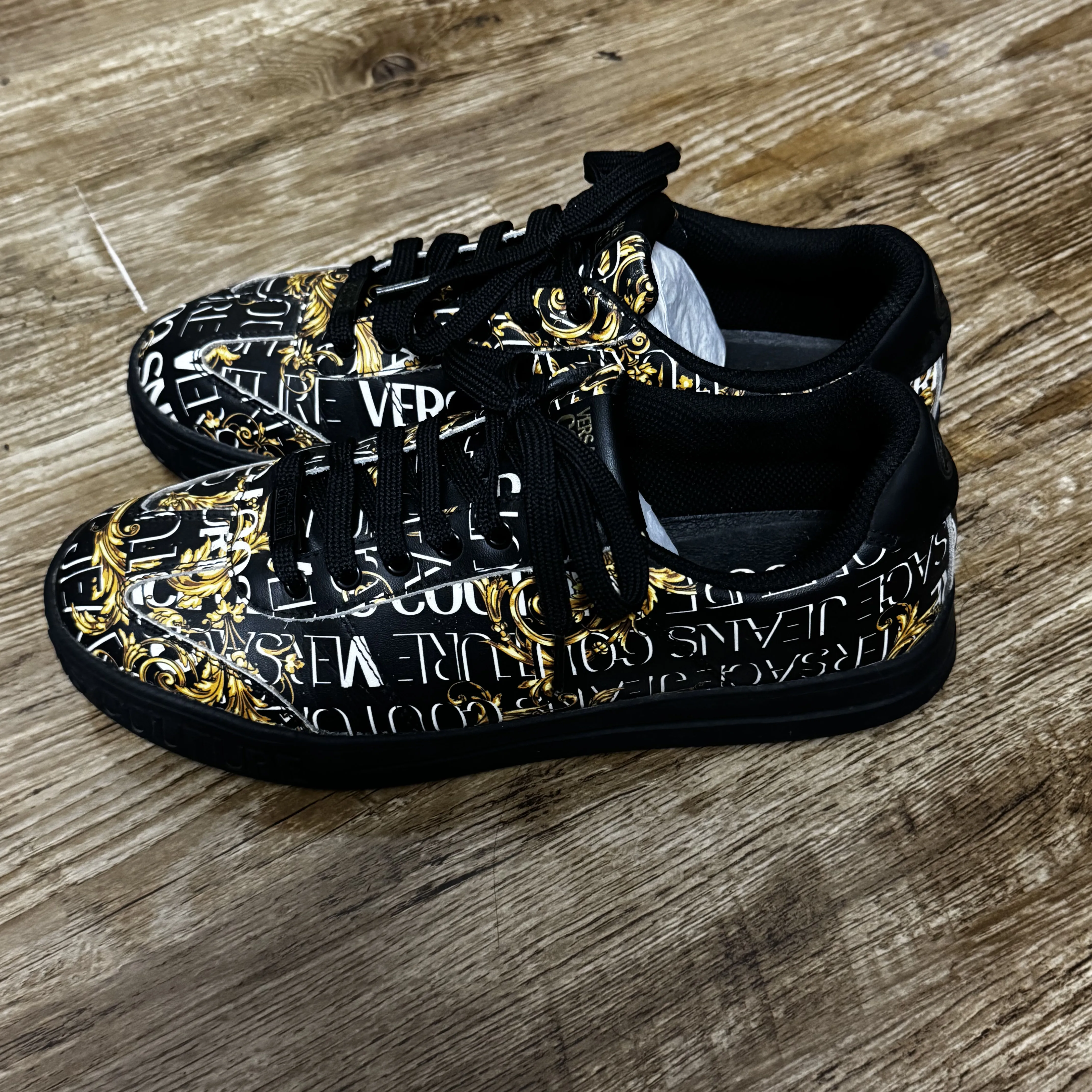 Thanh lý giày versace chính hãng gần như mới – Size 42 – Full box – Giá tốt 995015