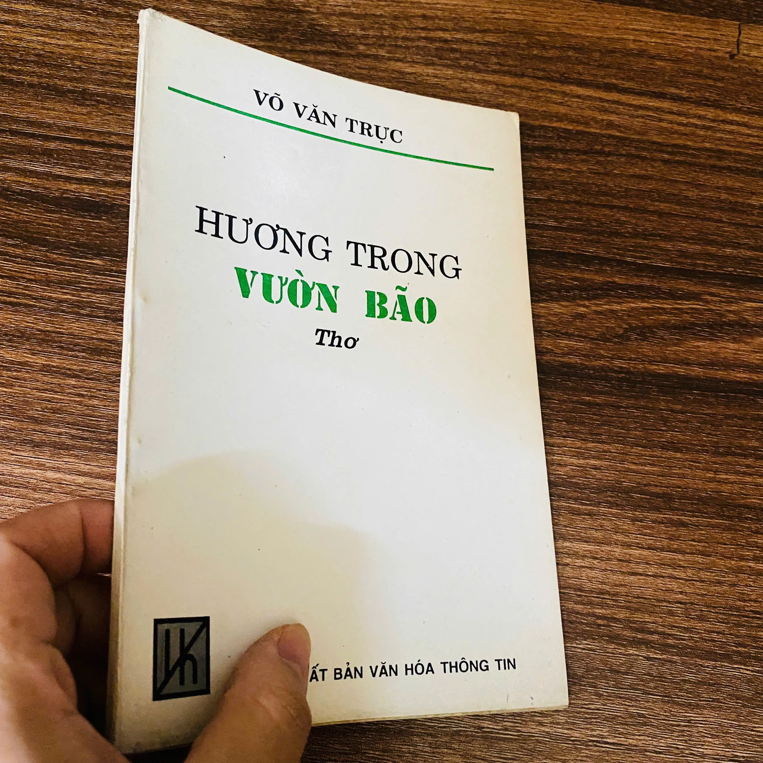 Hương trong vườn bão - thơ - Ngô Văn Thục