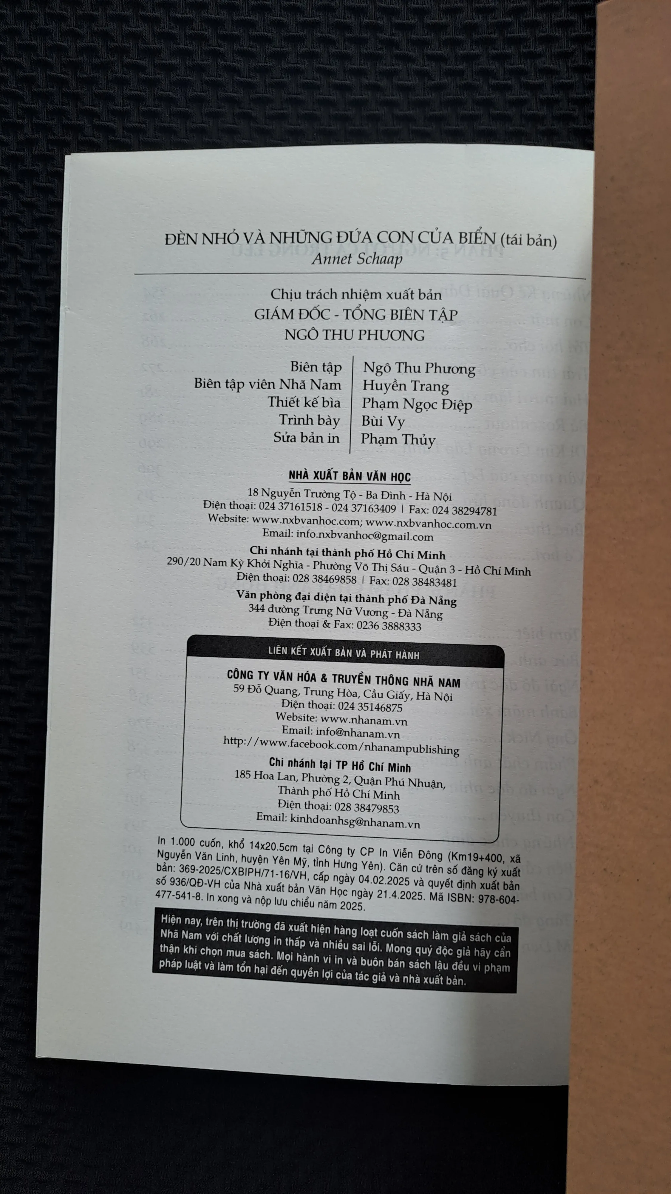 Đèn nhỏ và những đứa con của biển - Annet Schaap 998552