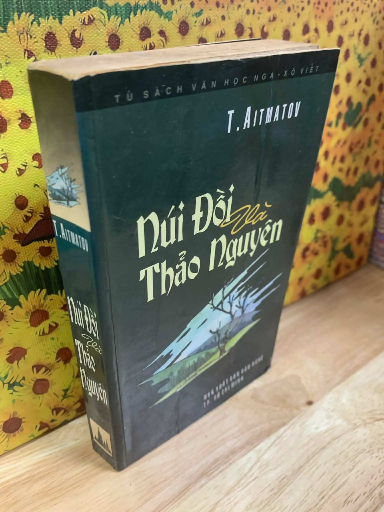 Sách tặng KÈM cho khách CÓ ĐƠN (mỗi đơn có thể chọn 1 cuốn) - Núi Đồi Và Thảo Nguyên
