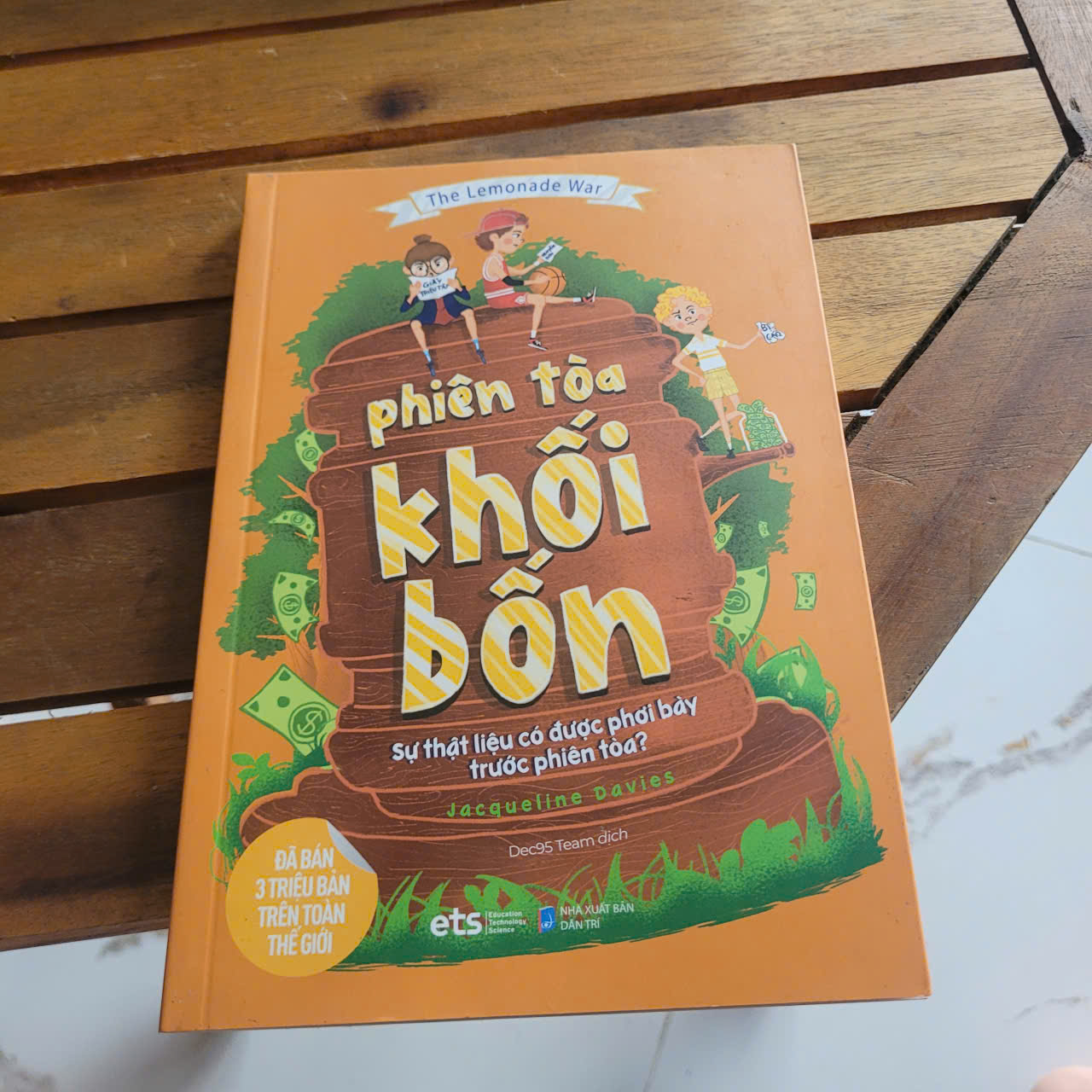 Phiên tòa khối bốn	Jacqueline Davies