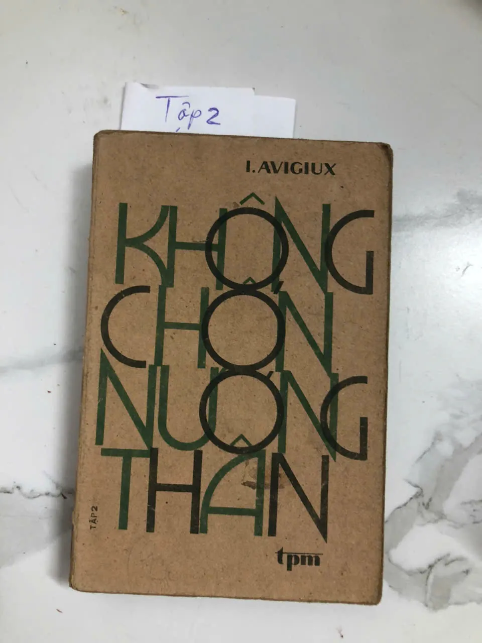 Không chốn nương thân – I. Avigiux