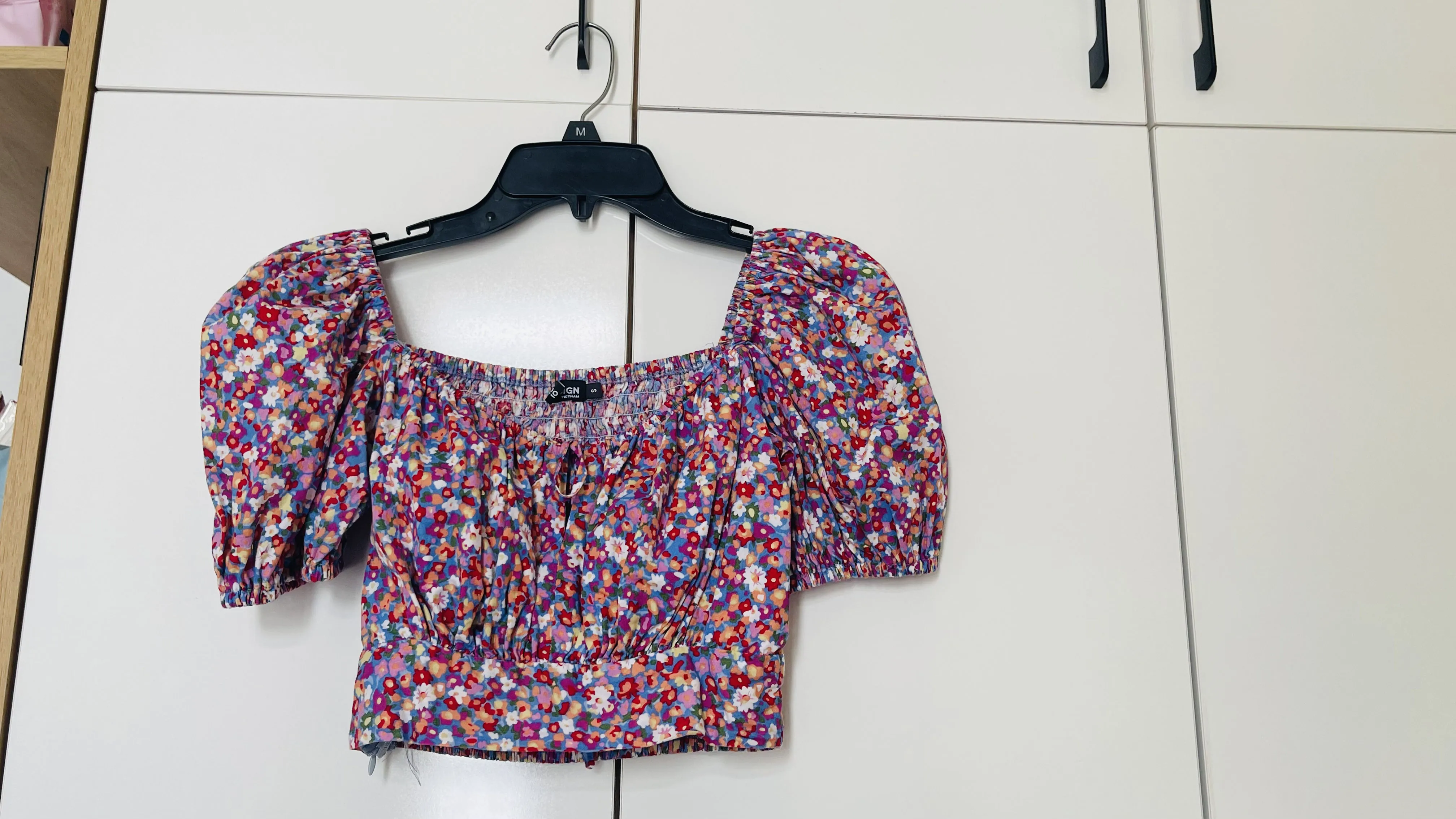 Áo nữ kiểu, croptop, size S, còn mới