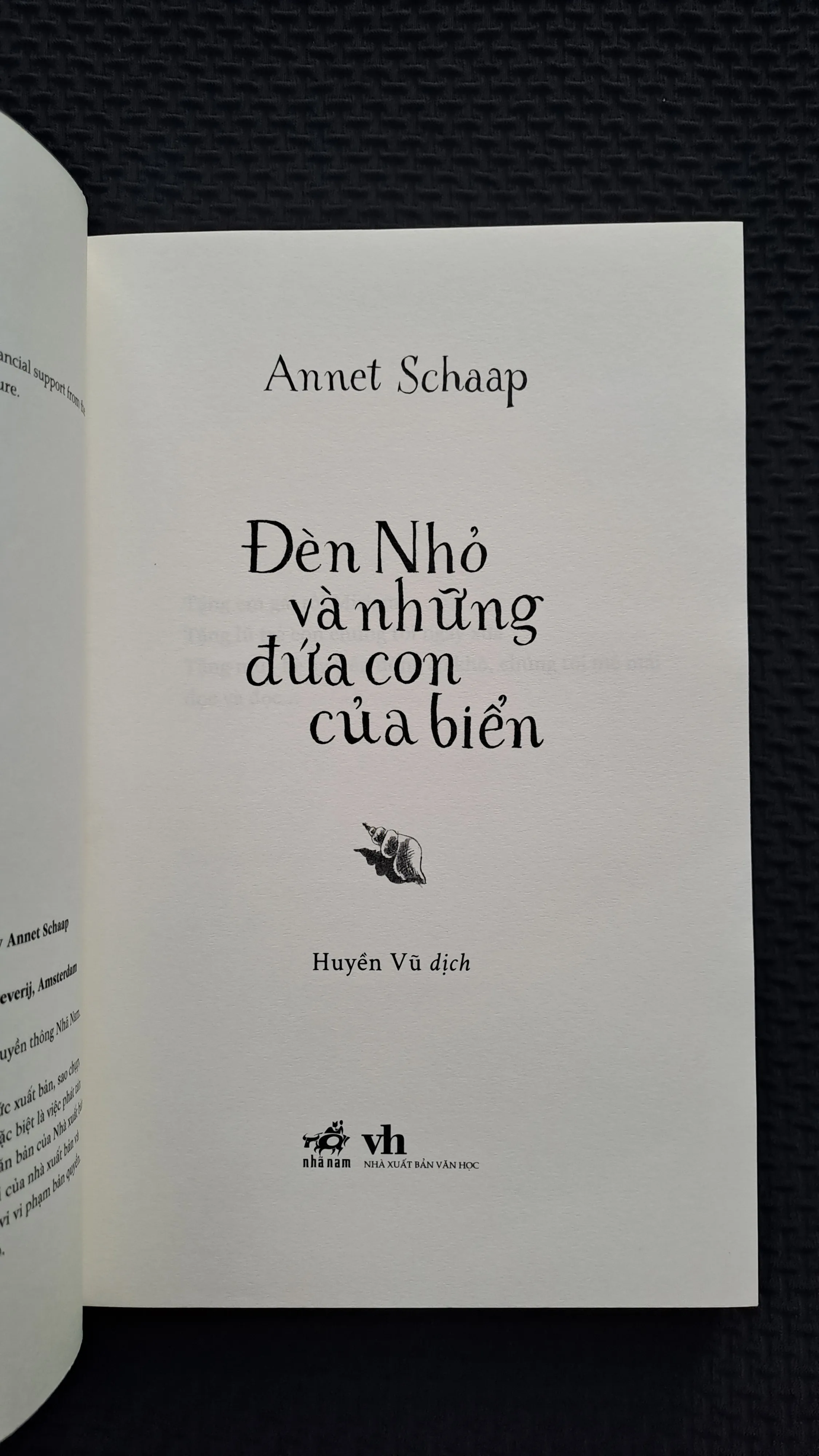 Đèn nhỏ và những đứa con của biển - Annet Schaap 998552