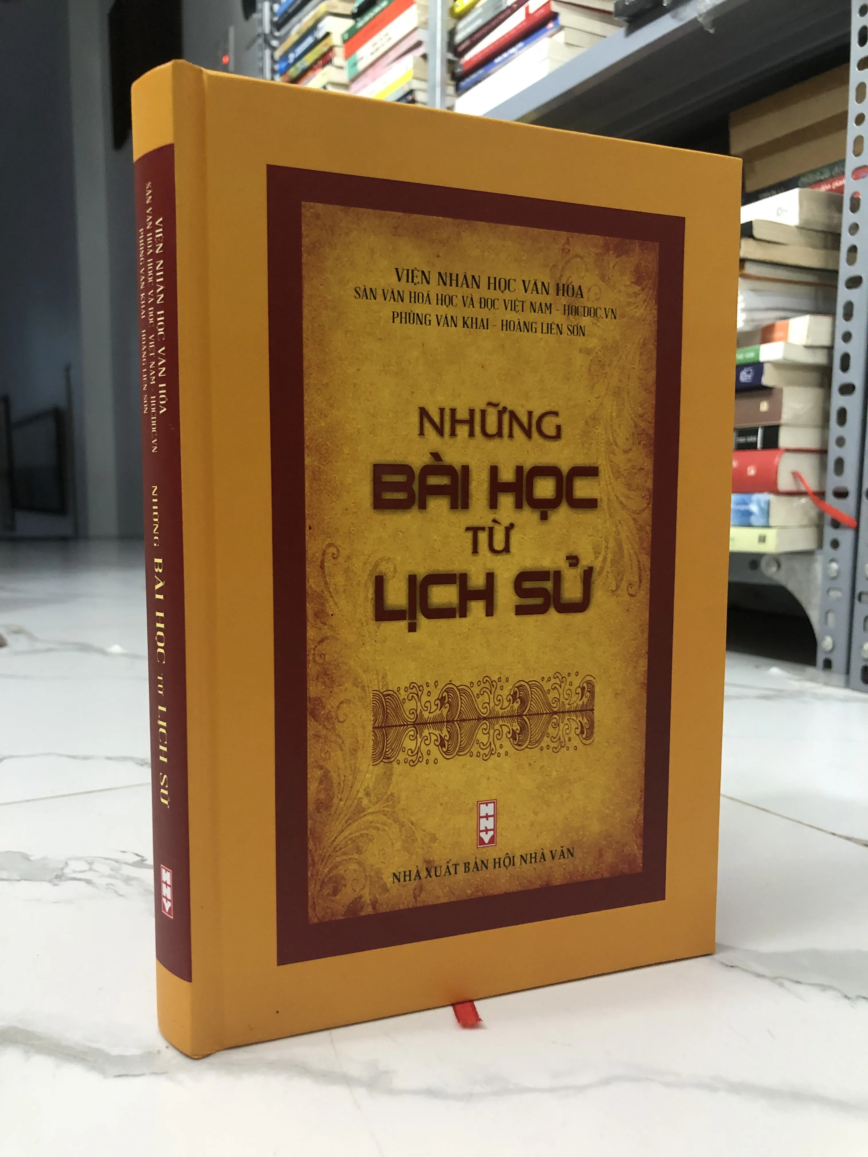 Bìa cứng - những bài học từ lịch sử - Viện Nhân Học Văn Hoá