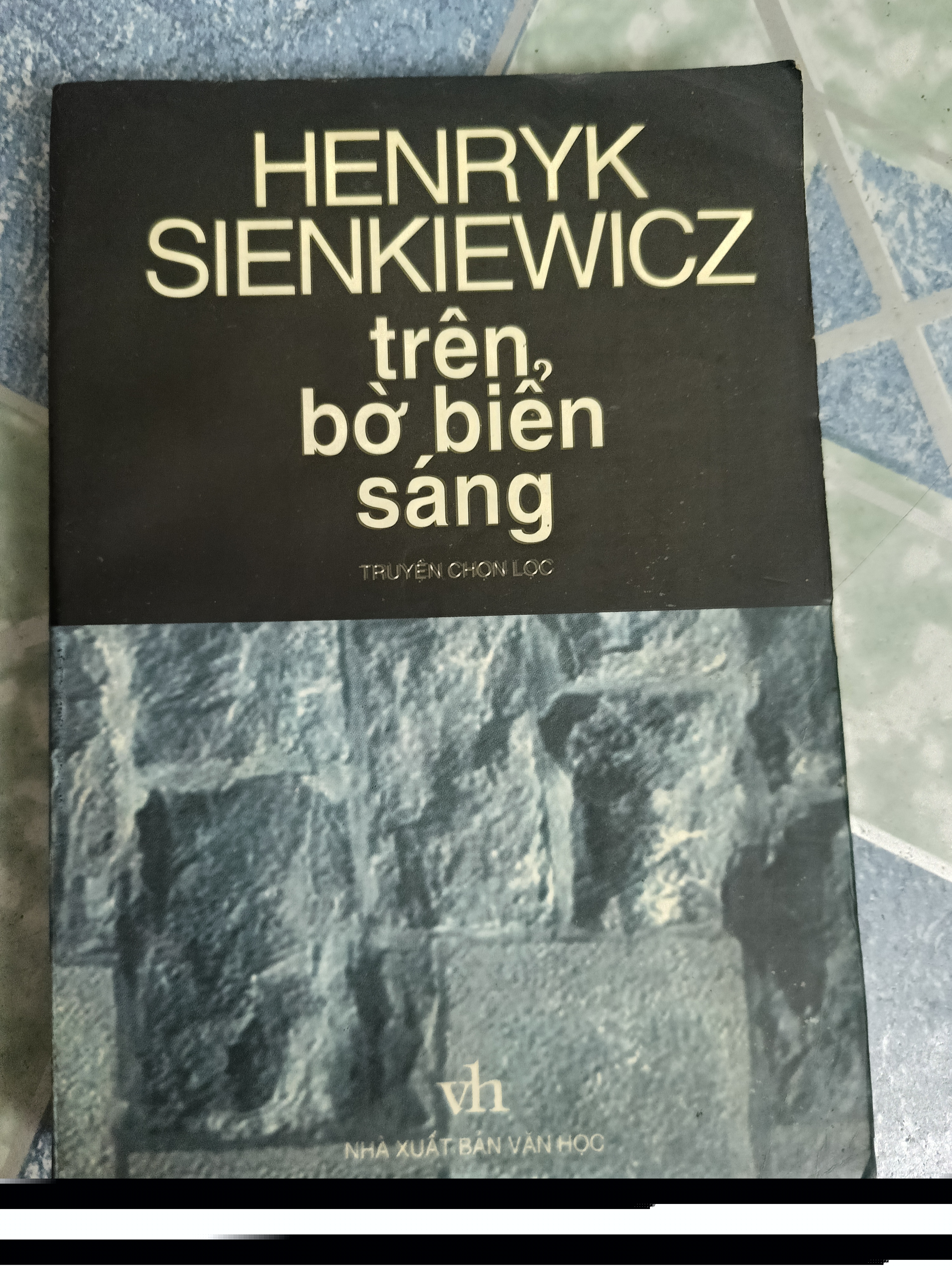 Trên bờ biển sáng - Henryk Siekiewicz 543470
