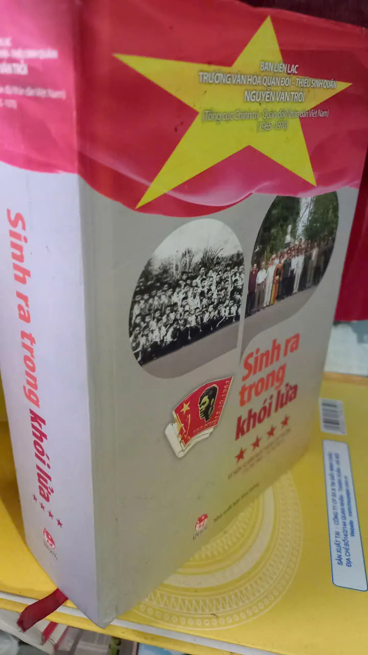 sinh ra trong khói lửa