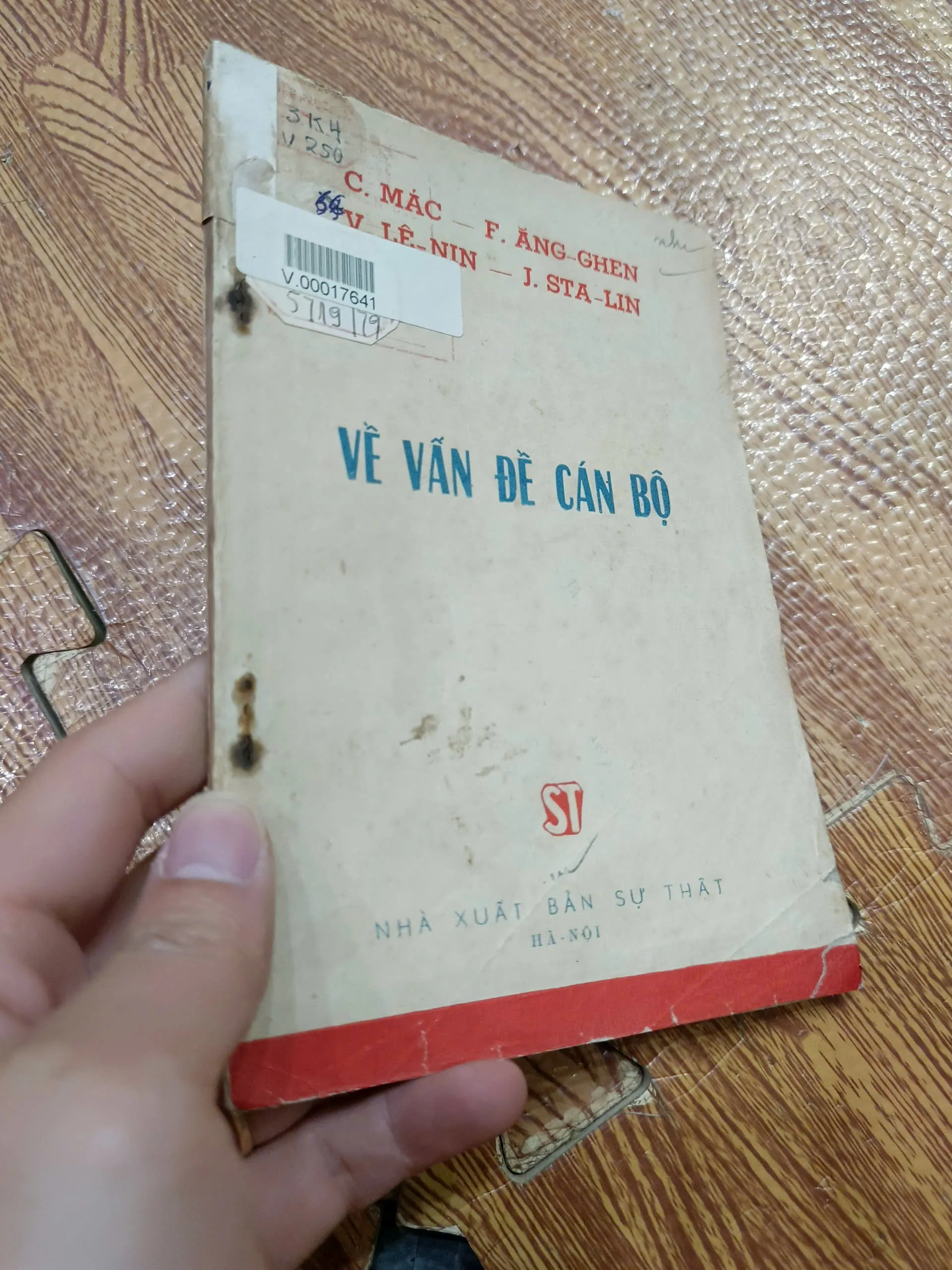 Về vấn đề cán bộ - C. Mác, F. Ăng-ghen, V.I. Lê-nin và J. Xta-lin
