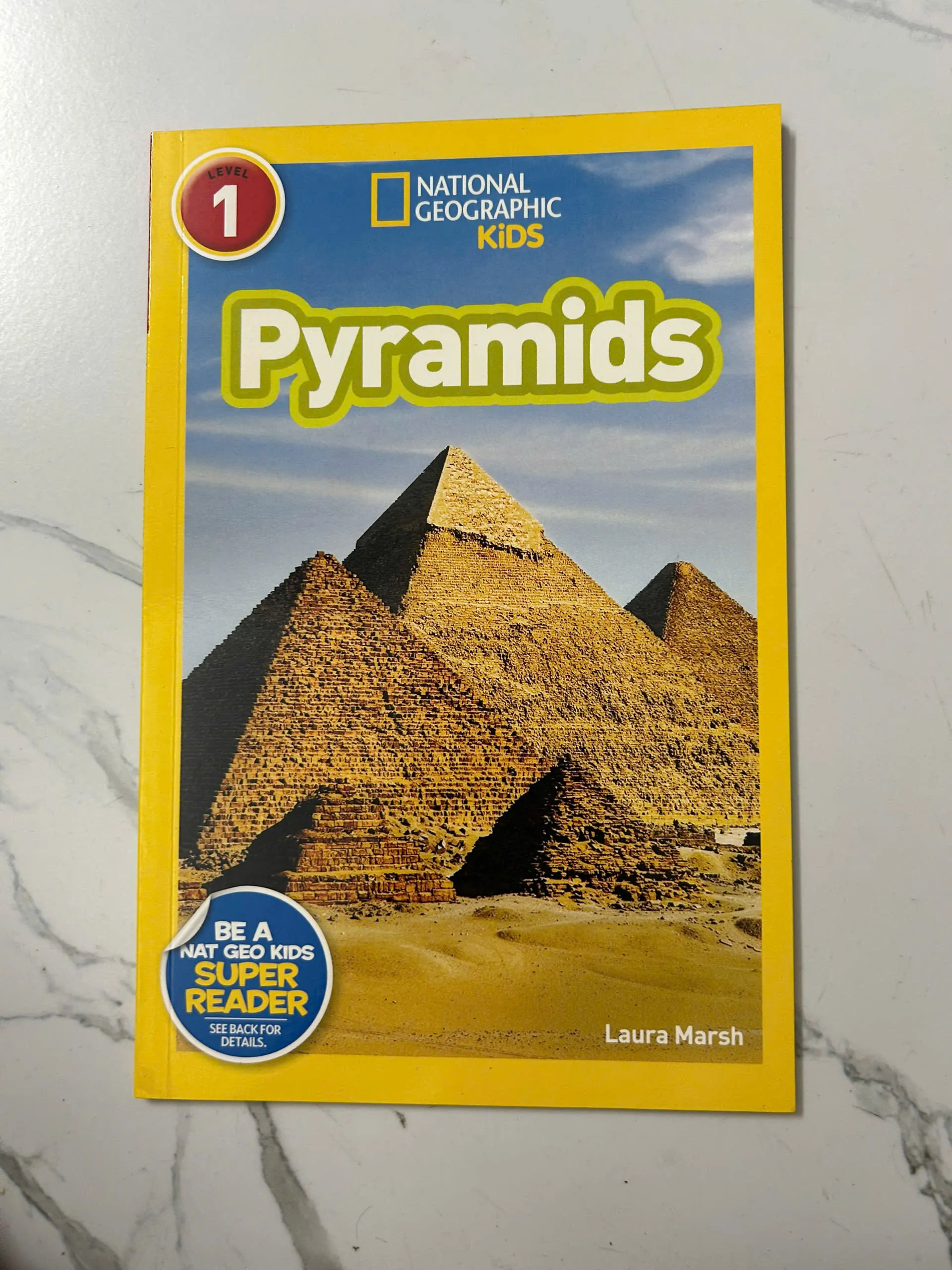 Pyramids – Laura Marsh (Level 1: Starting to Read)