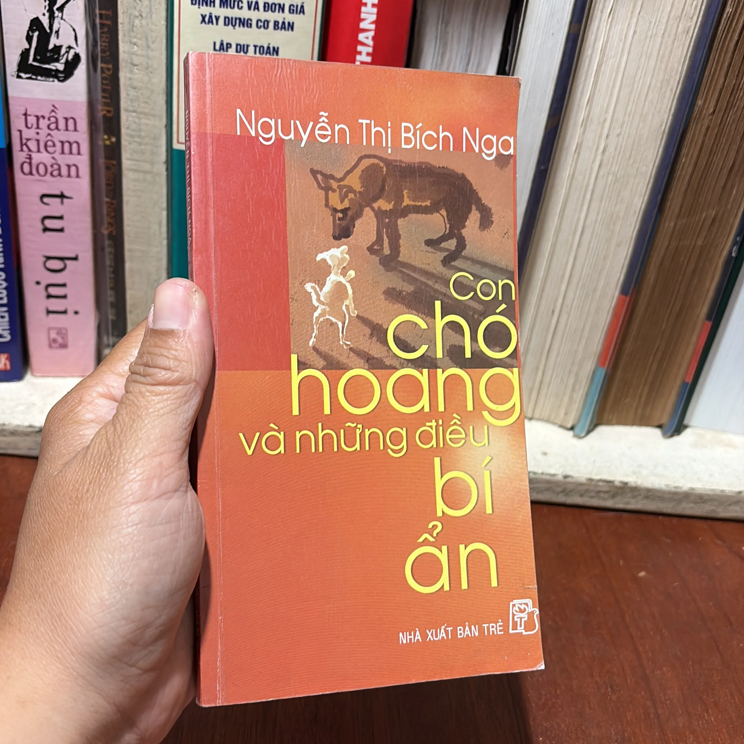 [Chữ Ký Tác Giả] - II Truyện Dài: Con Chó Hoang Và Những Điều Bí Ẩn - Nguyễn Thị Bích Nga