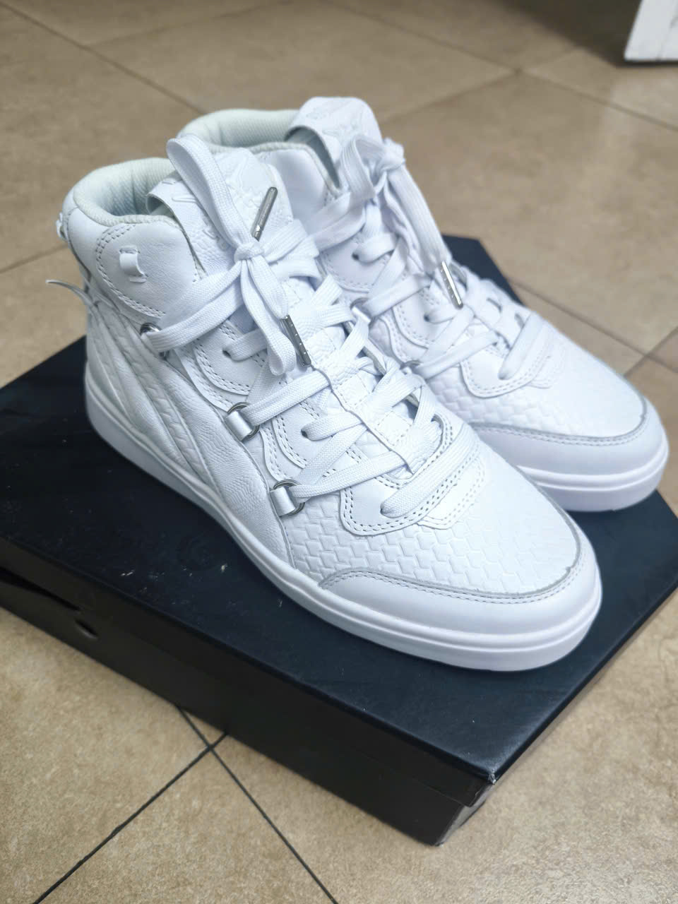 Giày Biti's Hunter Street size 40 mới 100% nguyên tem 543335
