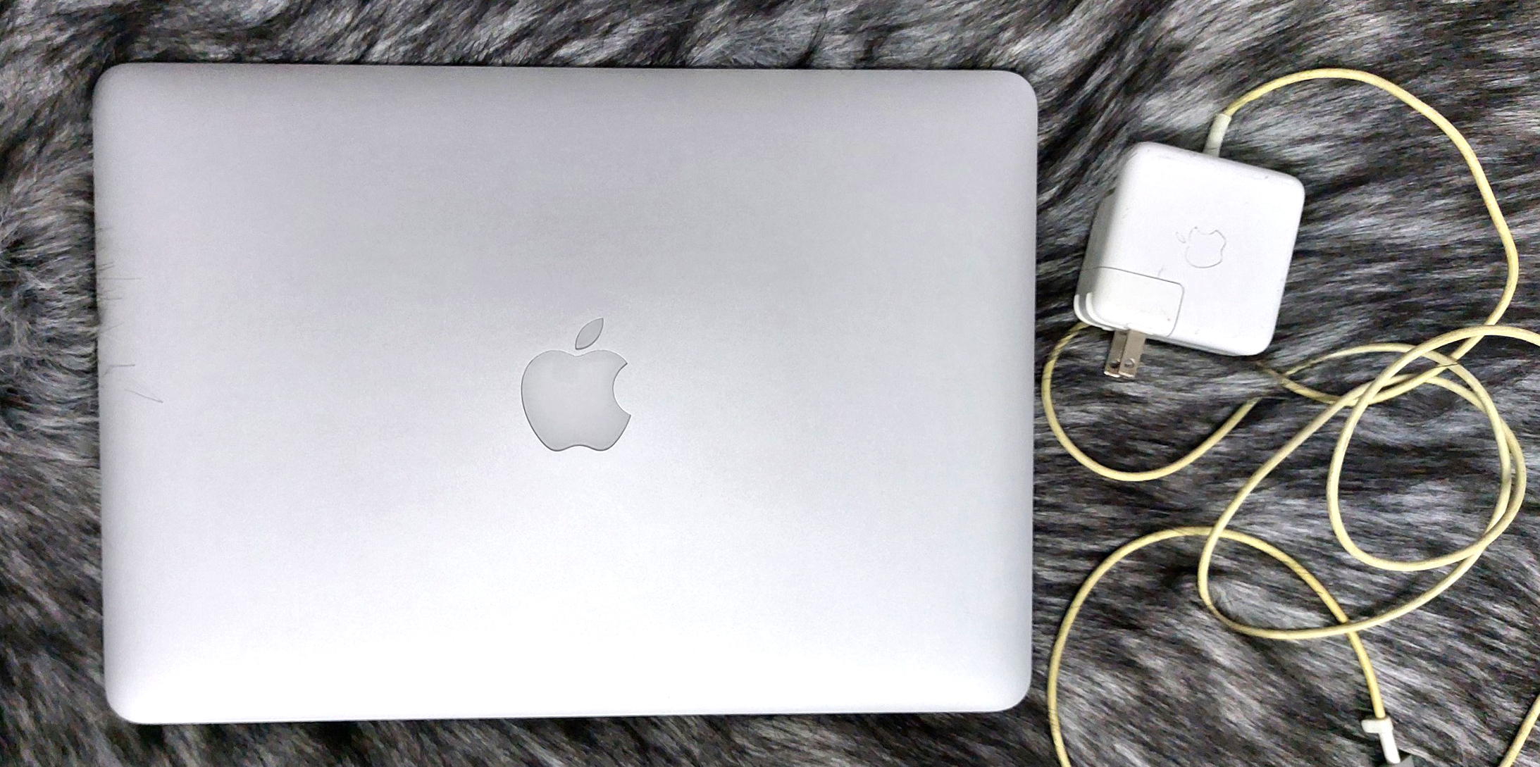 Macbook Rentina 2015. còn đẹp tốt. 13inch Cpu Intel Core i5 -Ram 8GB -SSD 256GB 303958