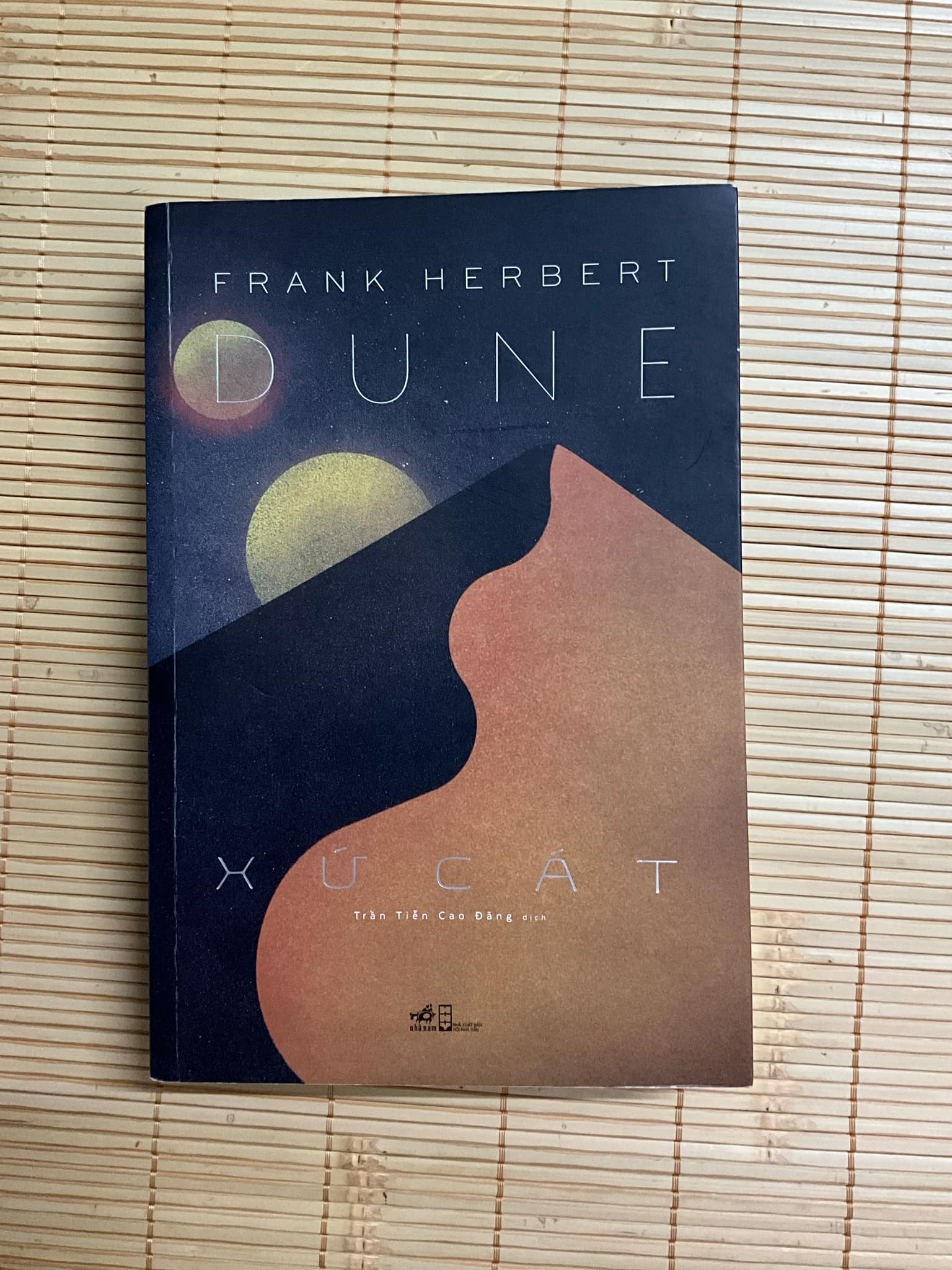 Tiểu thuyết XỨ CÁT - DUNE - còn mới