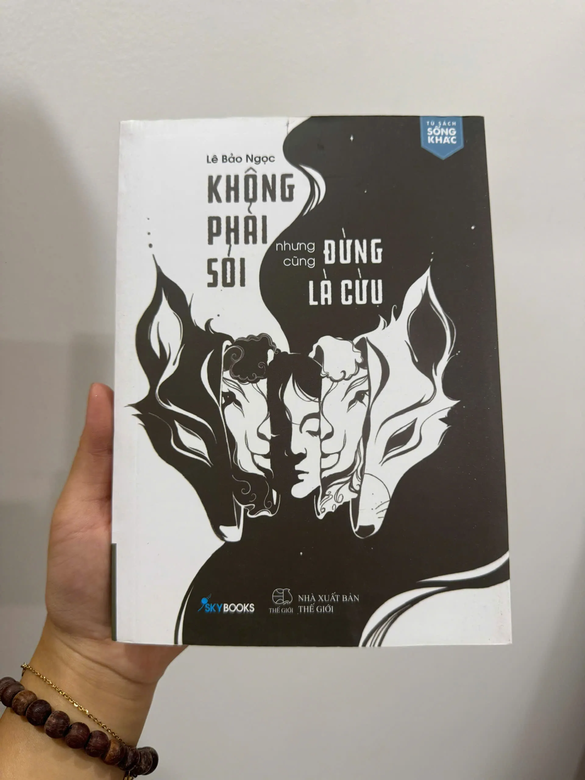 Không phải sói nhưng cũng đừng là cừu
