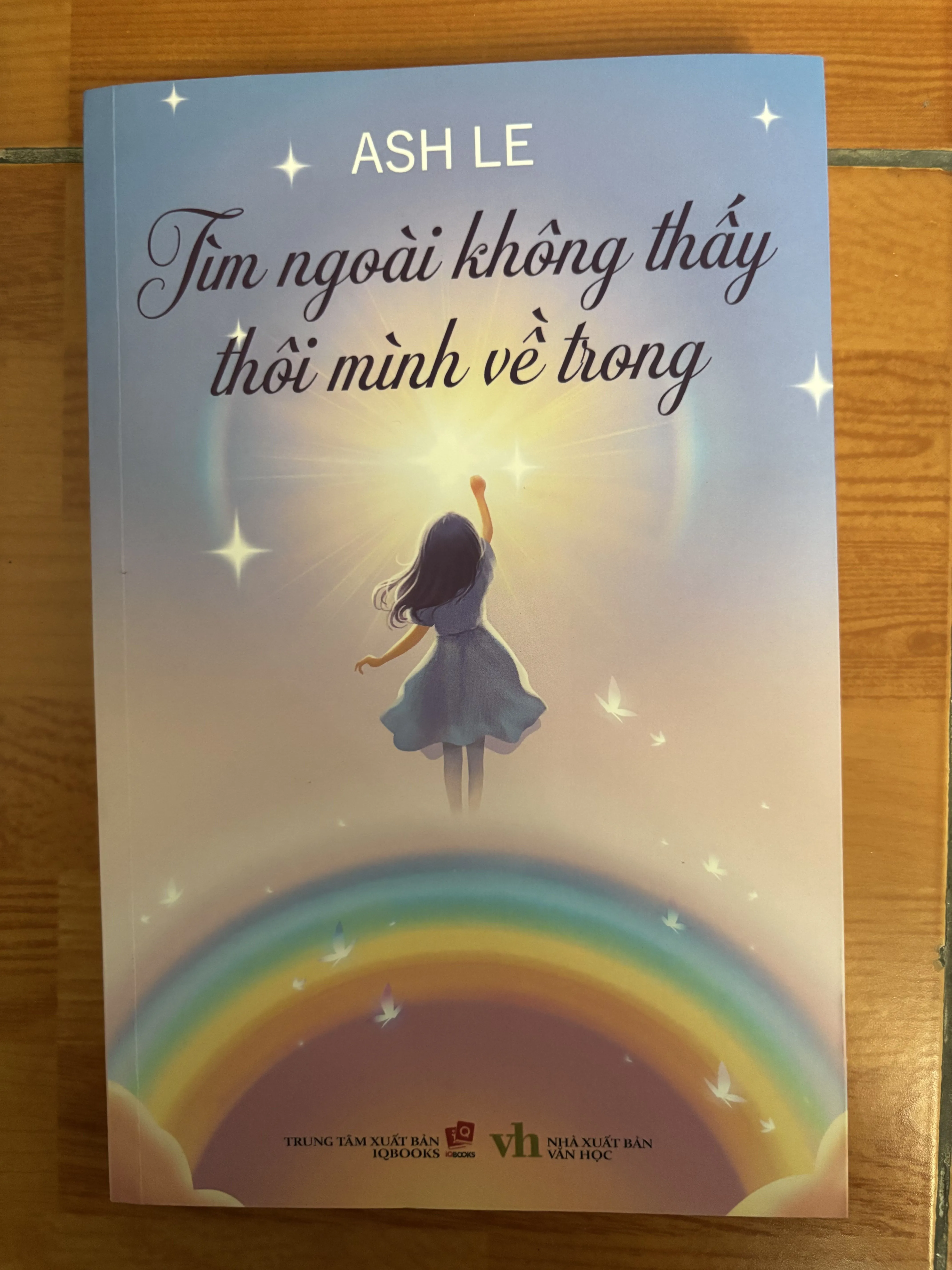 Tìm ngoài không thấy thôi mình về trong