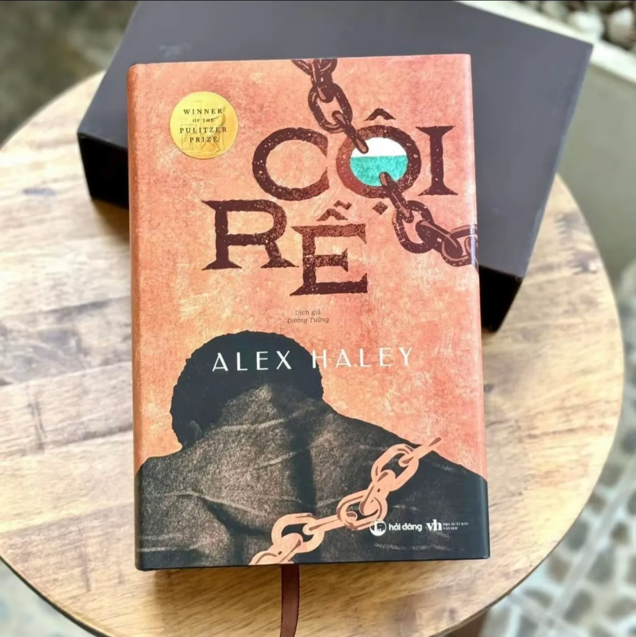 Cội rễ (nguyên seal, bìa cứng, nhũ vàng, có hộp)