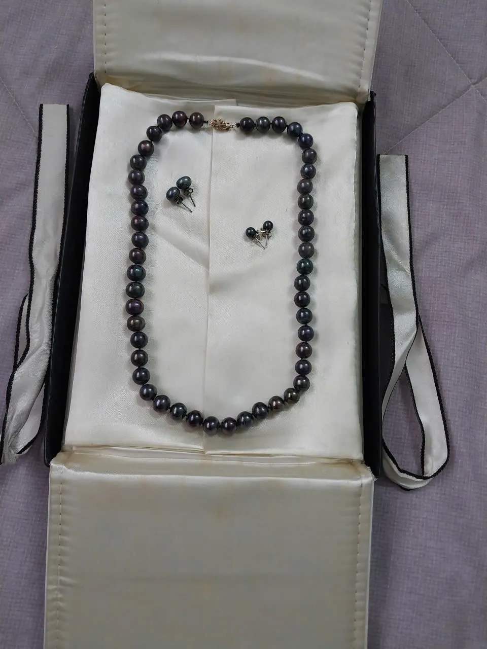 Vòng ngọc trai đen