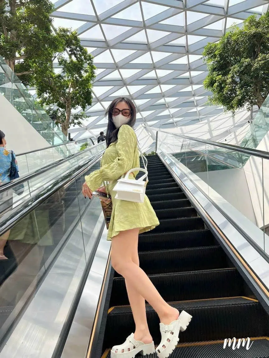 Dép lê nữ quai ngang màu trắng đục cao su dày đế bục