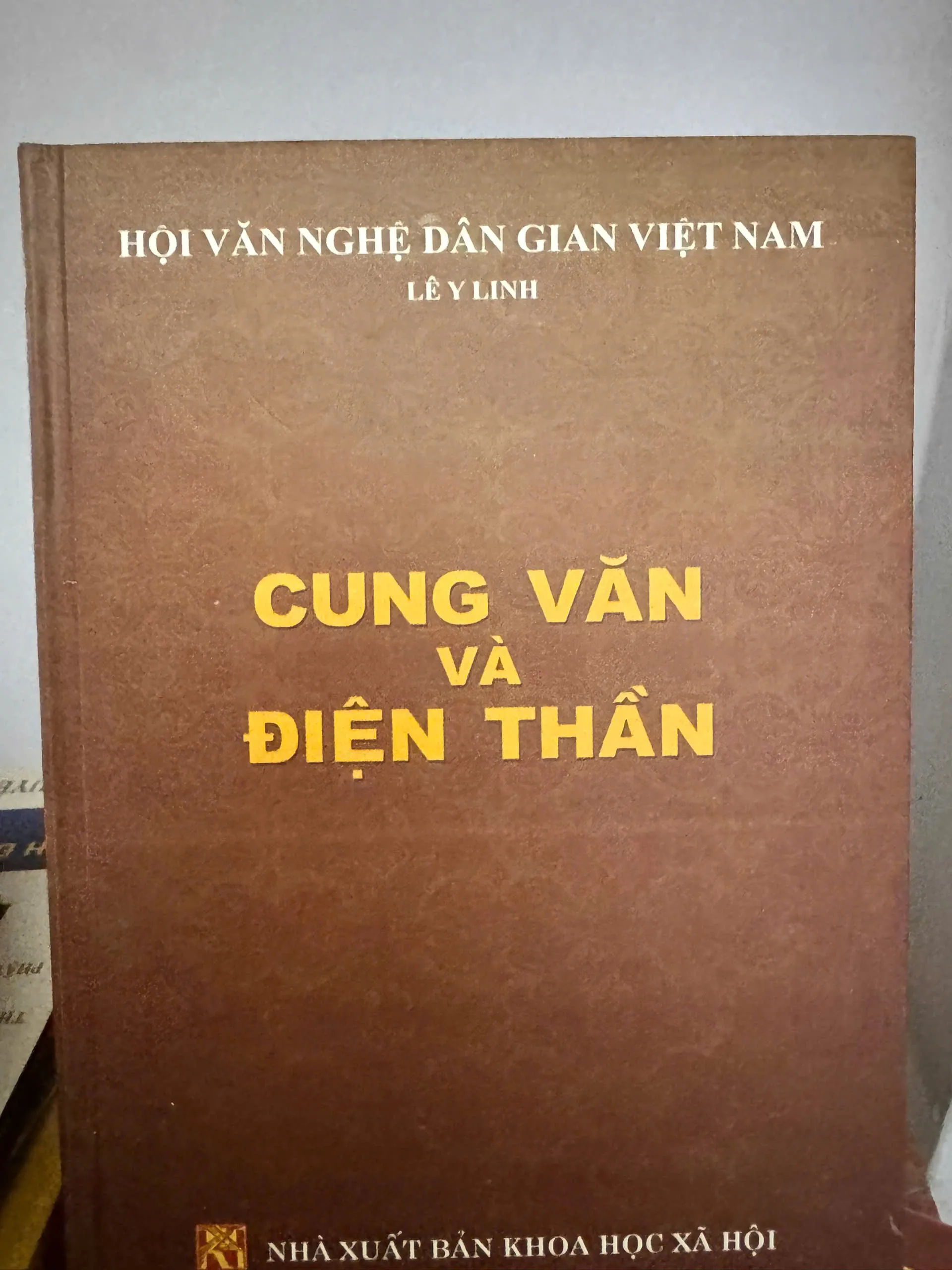 SÁCH CUNG VĂN VÀ ĐIỆN THẦN 100K