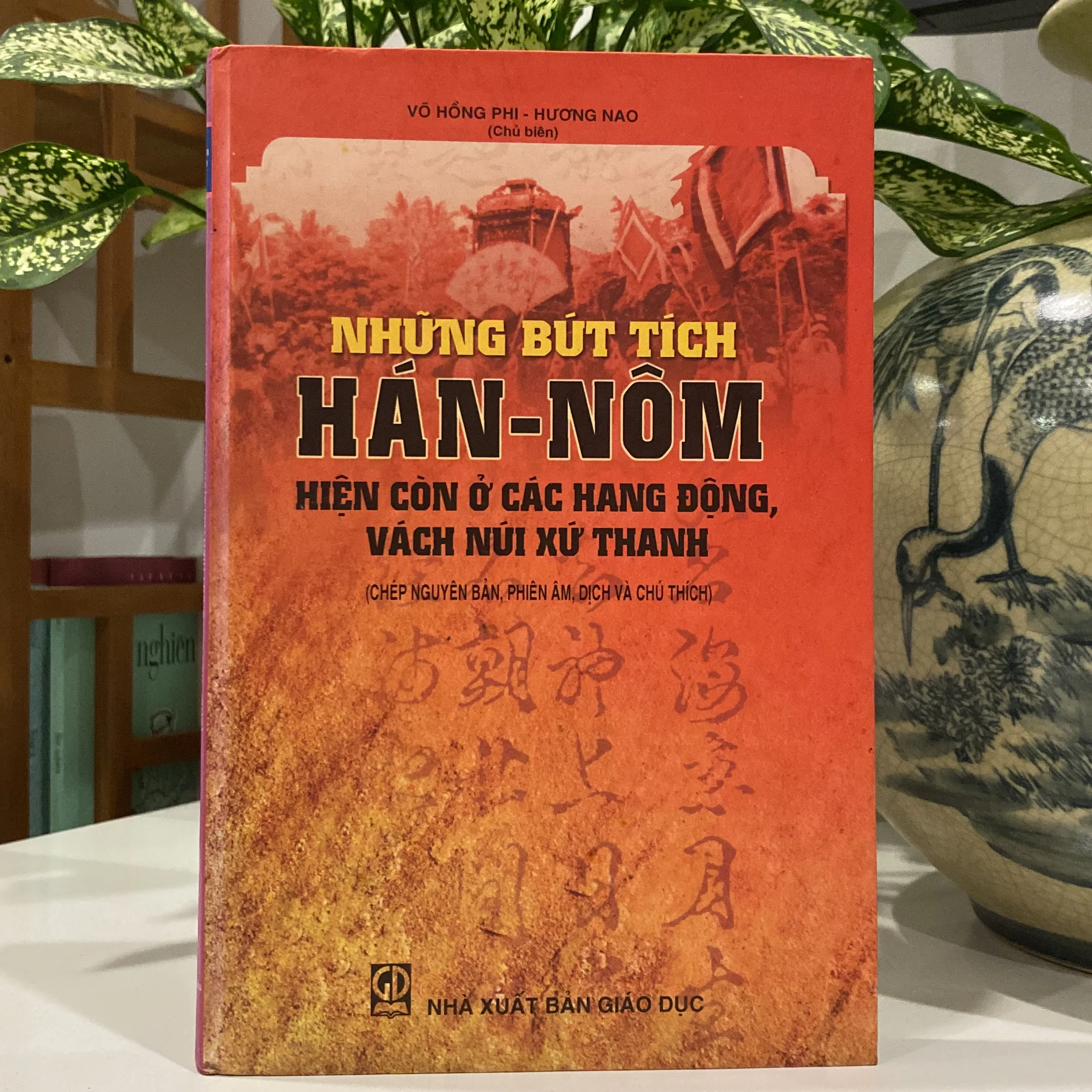 NHỮNG BÚT TÍCH HÁN - NÔM HIỆN CÒN Ở CÁC HANG ĐỘNG, VÁCH NÚI XỨ THANH, bản bìa cứng (2007)