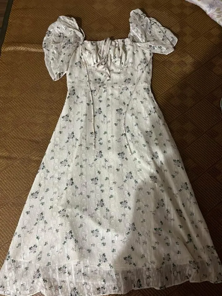 Váy mặc đi dạo hoặc dạ tiệc