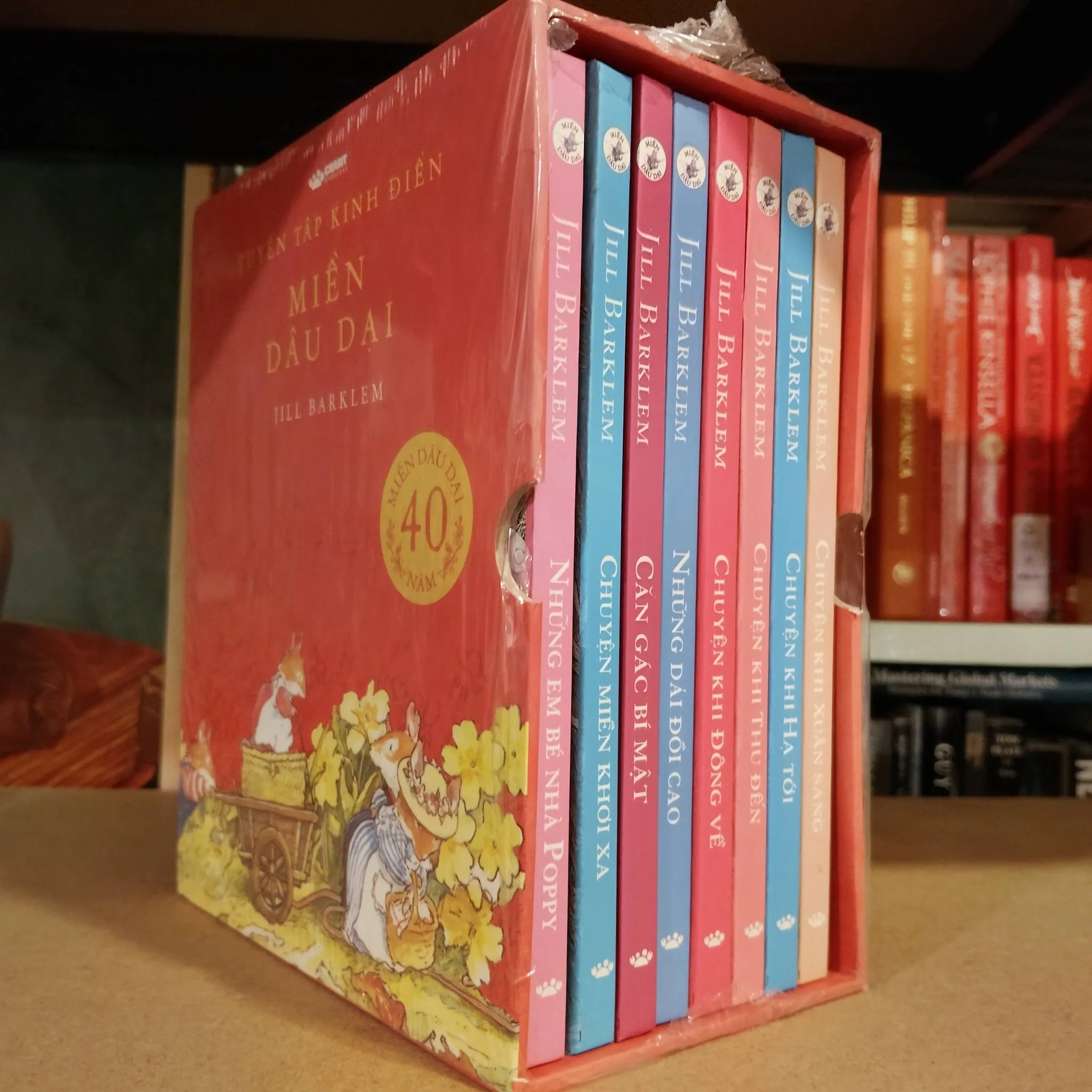 Box 8c Mùa dâu dại - Jill Barklem (gáy bạc màu nhẹ)